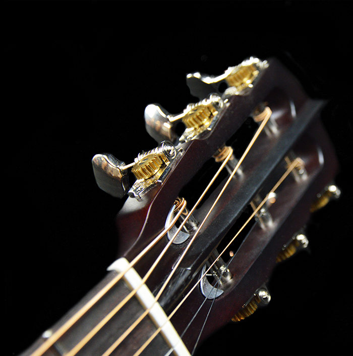 Shank Instruments Milano | Acoustic handmade archtop guitar, sound port.