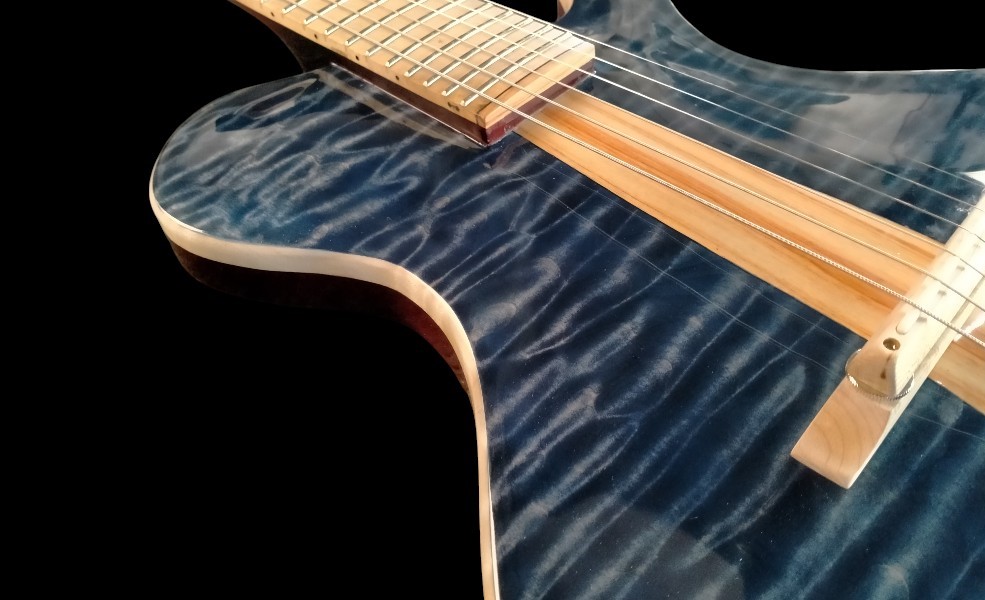 shank-instruments-milano-liuteria-chitarra-acero-quilted-custom-emanuele-d'alò-vendita-blu-vendita-binding